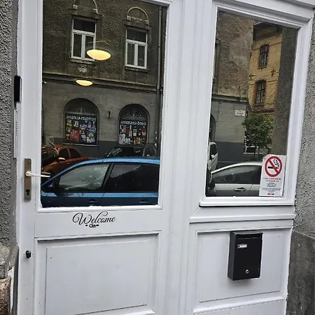 7dab 8 Contactless Self Check-in Hotel Budapest